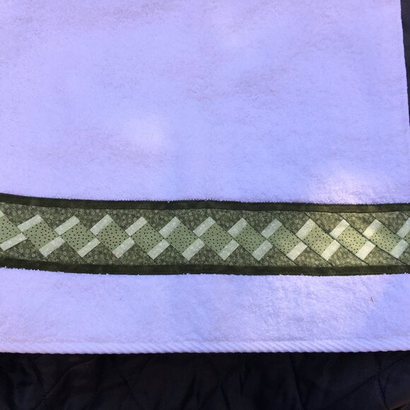 Hand Towel with Machine Quilted Design - Picture 3 of 16
